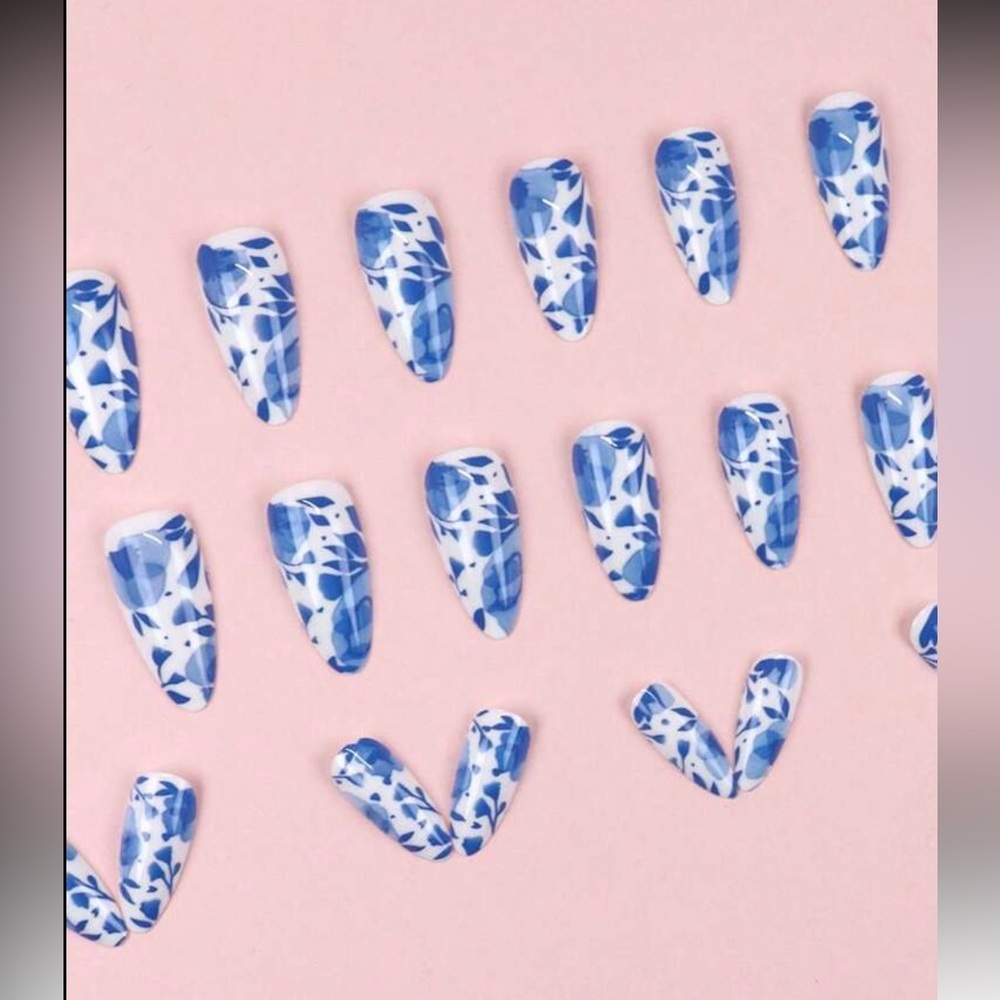 Resort Almond Floral Blue Press-On Nails 24 Set - Picture 3 of 11